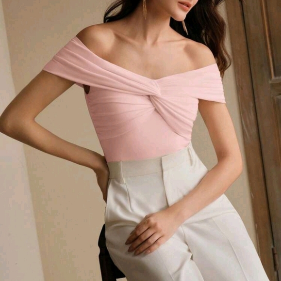 Tops - Fashionable & Elegant Off-Shoulder Twisted Crop Top, Suitable For Summer